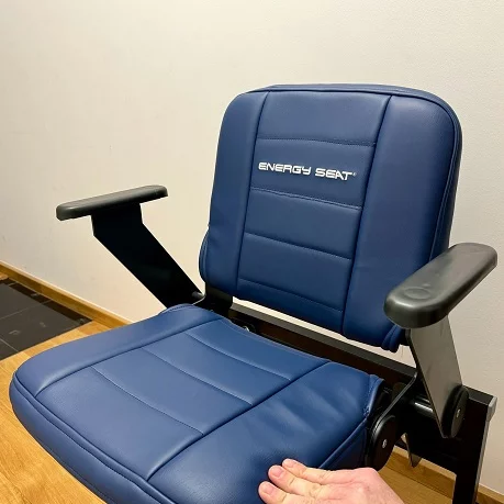 Energy tribunestol, tip-up-modell