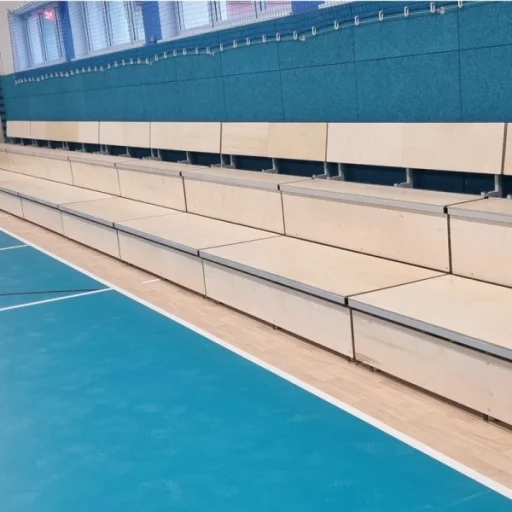 Nedfellbar tribune med frontpanel