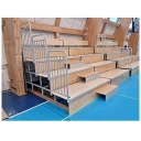 nedfellbar-tribune-med-ribbevegg-h-280-cm